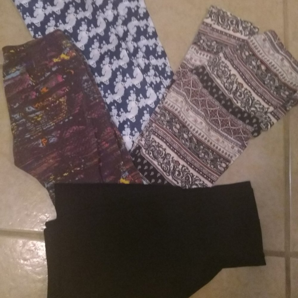 Lot of 4 pairs of leggings size Medium